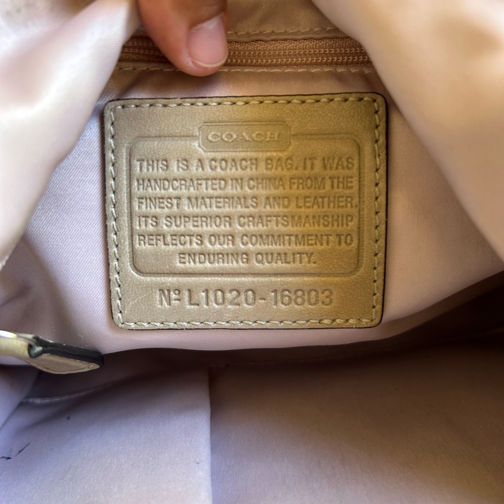 Coach Kristen Ivory Leather Shoulder bag - Picture 8 of 9